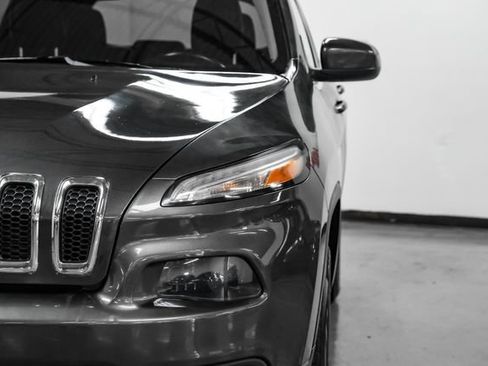 Used 2018 Jeep Cherokee Latitude Plus AWD/4WD image 42