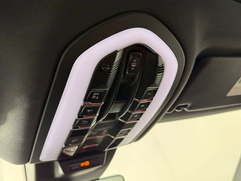 Used 2025 Porsche Macan S image 27