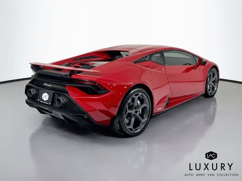 Used 2023 Lamborghini Huracan Tecnica image 4