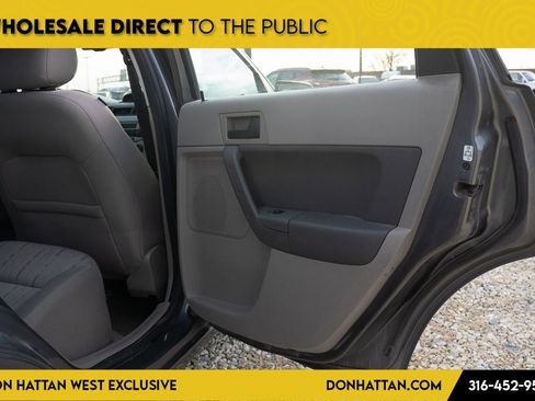 Used 2010 Ford Focus SE image 17