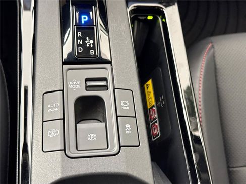 Used 2026 Toyota Prius Plug-In Hybrid FWD image 30