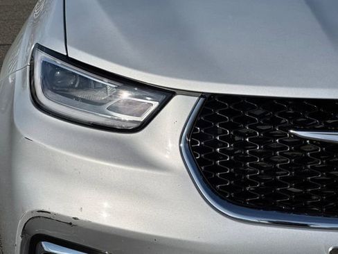 Used 2024 Chrysler Pacifica Touring-L image 47