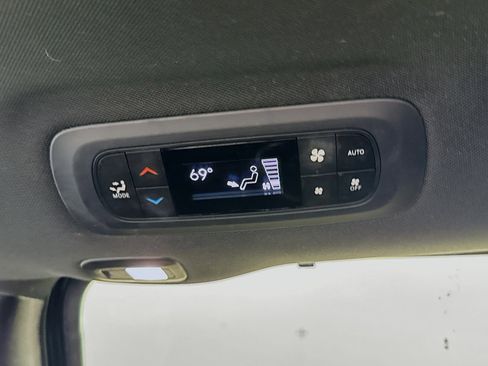 Used 2019 Chrysler Pacifica Touring-L Plus w/ Advanced Safetytec Group image 24