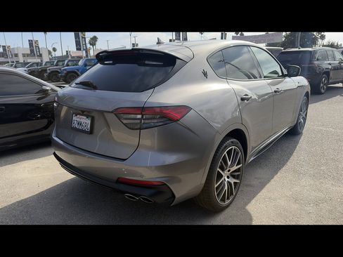 Used 2022 Maserati Levante Modena AWD/4WD image 4