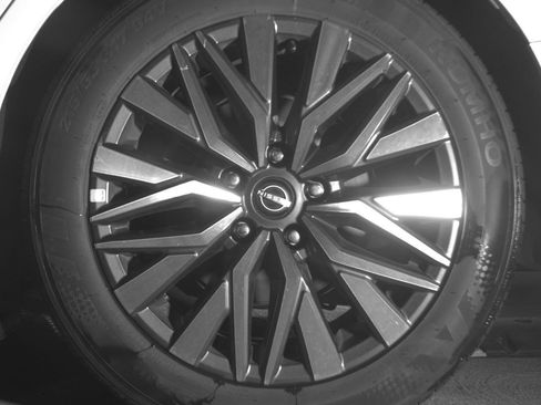 Used 2025 Nissan Altima 2.5 SV FWD image 17