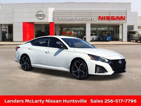 Used 2025 Nissan Altima 2.5 SR FWD image 1