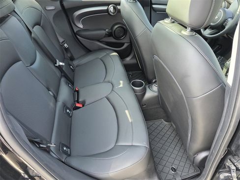 Used 2023 MINI Cooper 4-Door Hardtop image 28