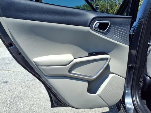 Certified 2025 Kia Soul LX w/ LX Technology Package FWD image 23
