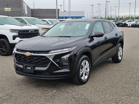 Used 2024 Chevrolet Trax LS FWD image 8