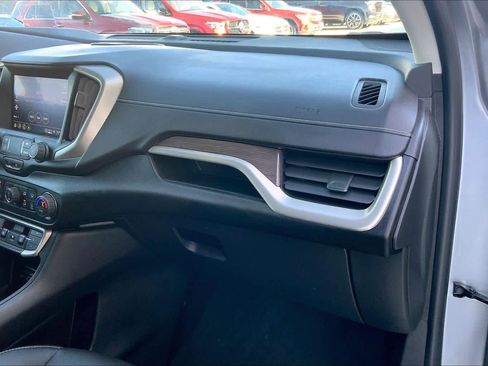 Used 2024 GMC Terrain Denali w/ Denali Premium Package image 16