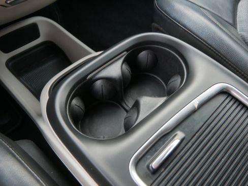 Used 2022 Chrysler Pacifica Touring-L FWD image 30