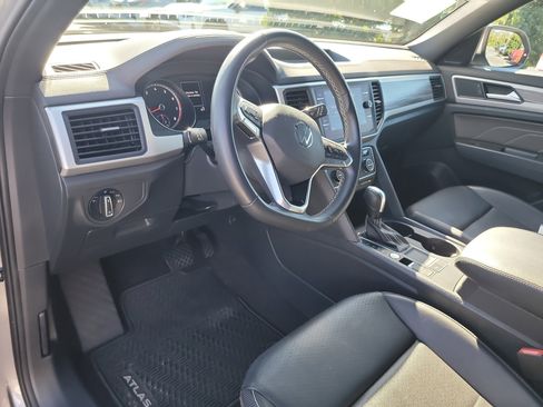 Used 2021 Volkswagen Atlas Cross Sport SE image 21