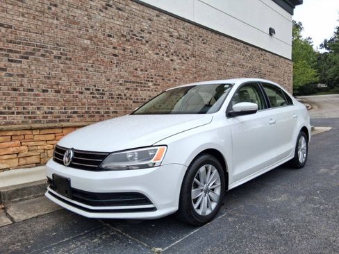 Used 2015 Volkswagen Jetta SE FWD image 1