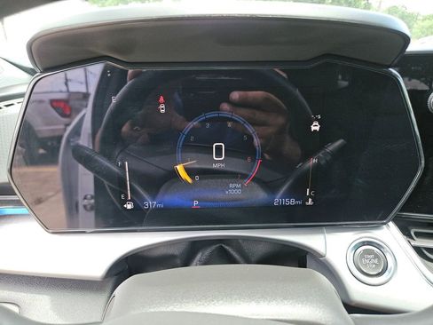 Used 2025 Chevrolet Trax LT w/ LT Convenience Package FWD image 19