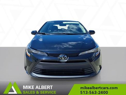 Used 2025 Toyota Corolla LE FWD image 2