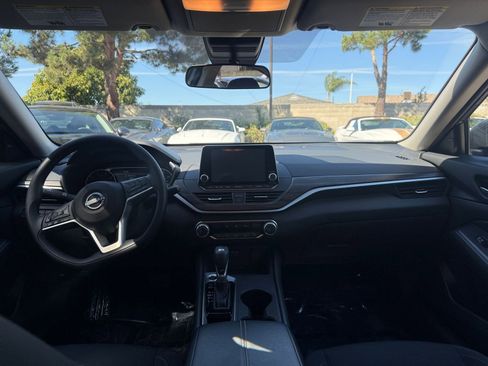 Used 2025 Nissan Altima 2.5 SV image 30