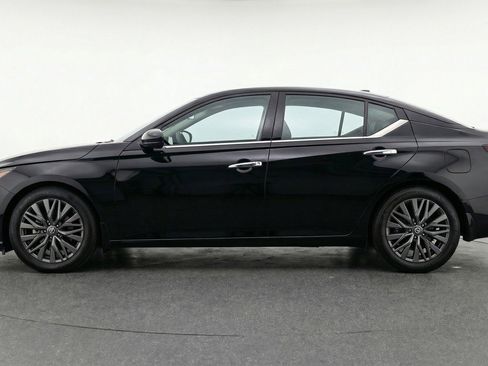Used 2025 Nissan Altima 2.5 SV image 5
