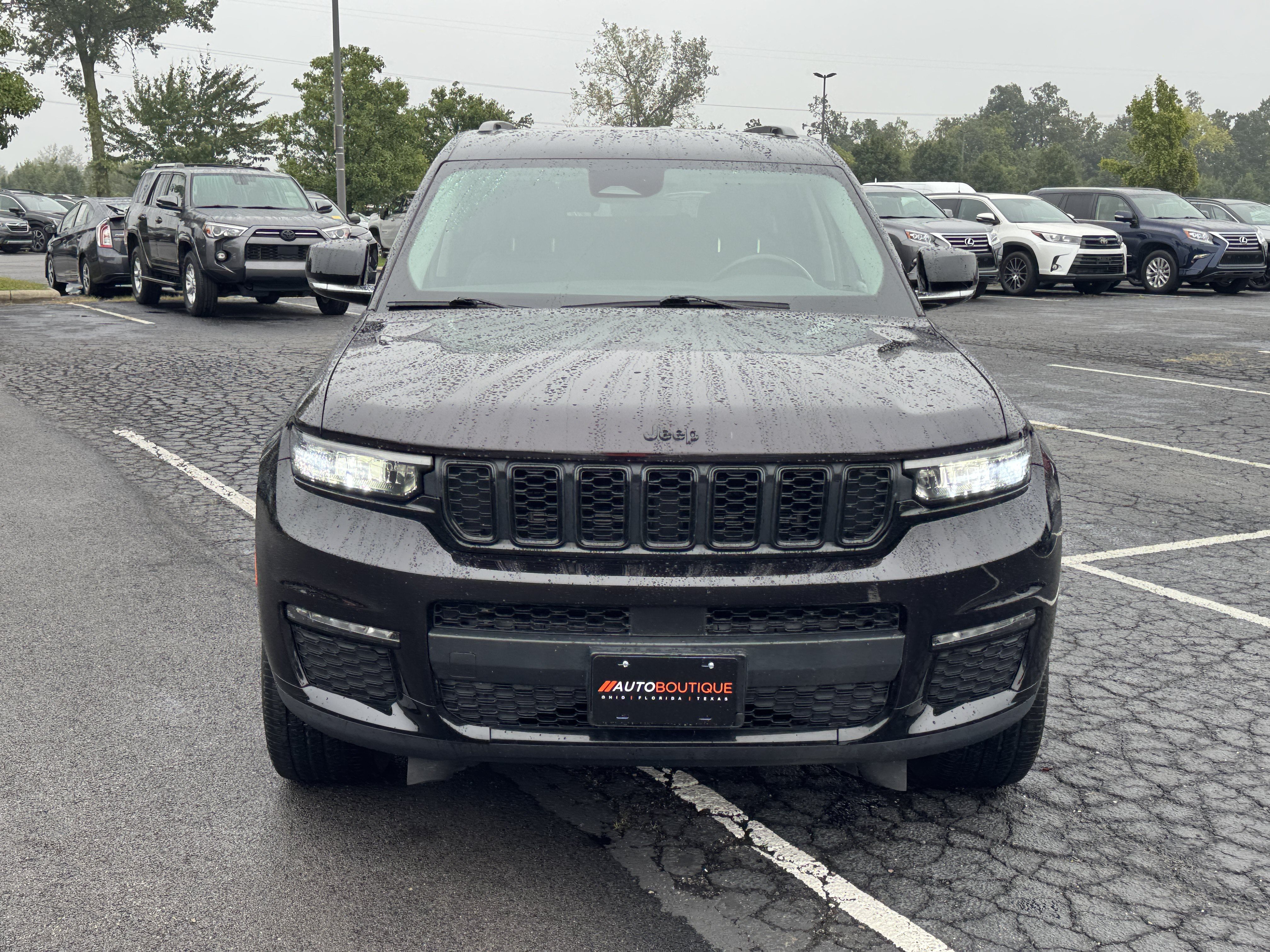 Used 2022 Jeep Grand Cherokee L Limited w/ Black Appearance Package AWD/4WD image 5