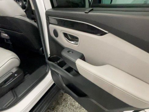 Used 2025 Honda Pilot Elite image 22