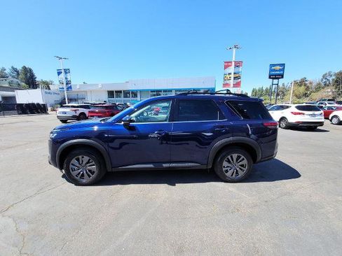 Used 2022 Nissan Pathfinder SV image 5