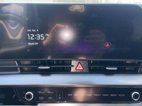 Used 2024 Kia Sportage EX image 9