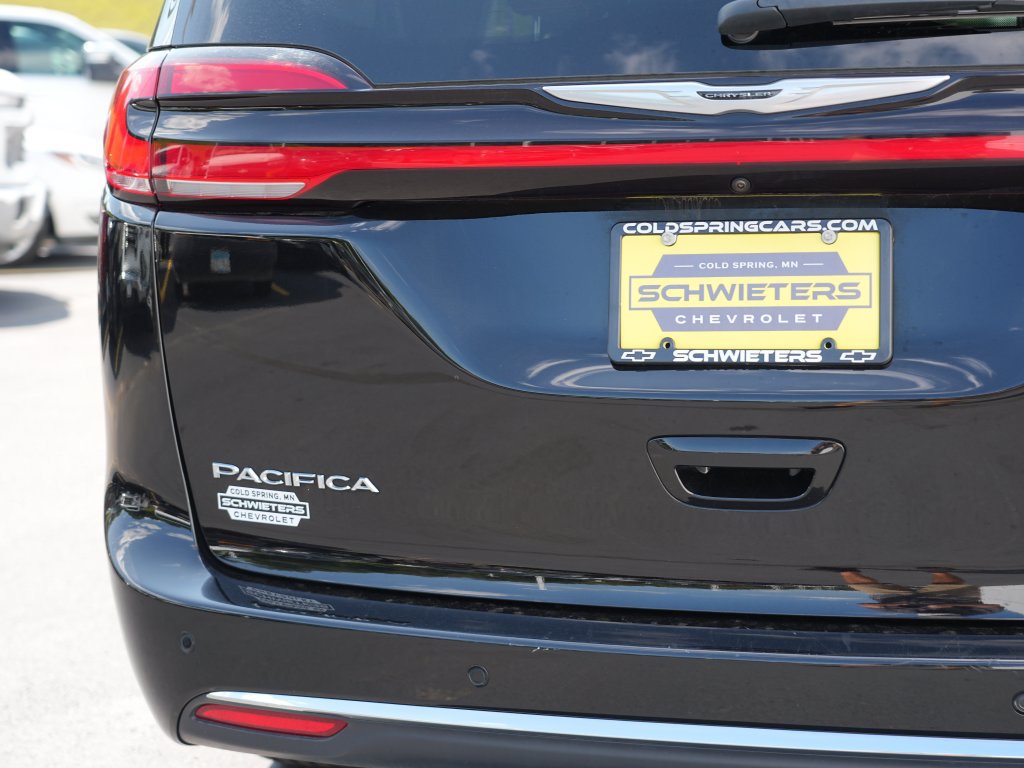 Used 2025 Chrysler Pacifica Select FWD image 11