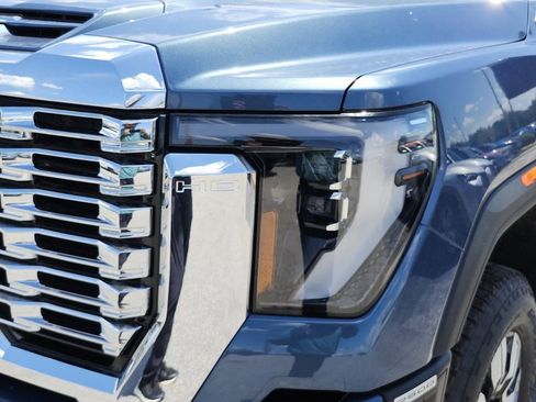 New 2026 GMC Sierra 2500 Denali w/ Denali Reserve Package AWD/4WD image 8