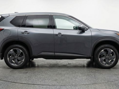 Used 2025 Nissan Rogue SV FWD image 11