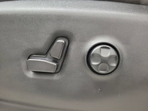 Used 2024 Chrysler Voyager LX FWD image 18