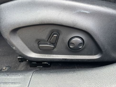 Used 2025 Jeep Compass Limited image 22