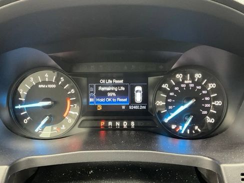 Used 2017 Ford Explorer XLT FWD image 9