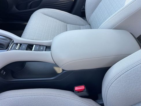 Certified 2025 Honda HR-V LX image 19