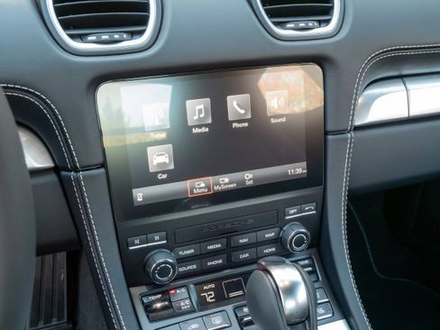 Used 2025 Porsche 718 Cayman image 24