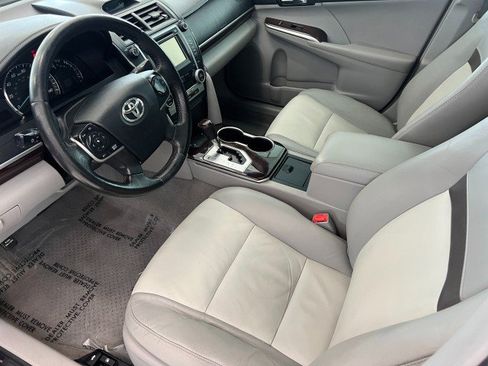 Used 2012 Toyota Camry XLE w/ Leather Pkg FWD image 11