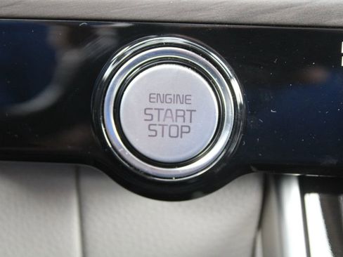 Certified 2023 Kia Carnival SX image 47