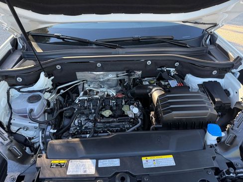 Used 2025 Volkswagen Atlas Cross Sport SE image 28