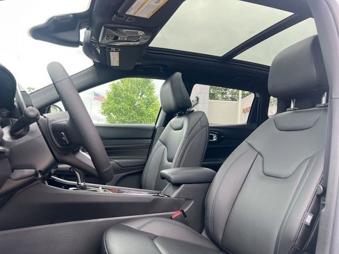 New 2025 Jeep Compass Limited w/ Sun & Sound Group AWD/4WD image 20