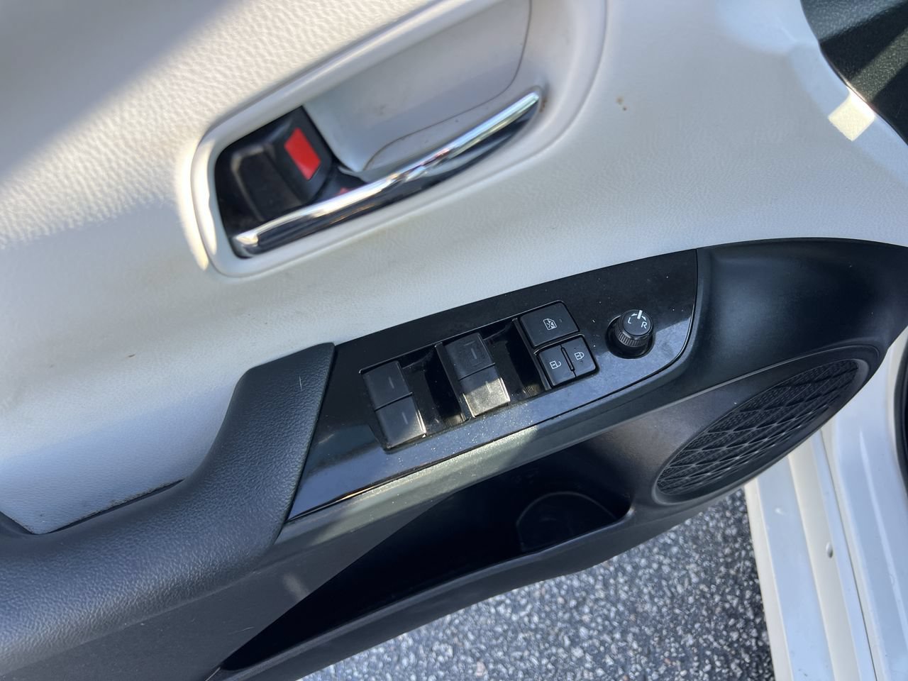 Used 2020 Toyota Prius Limited FWD image 15