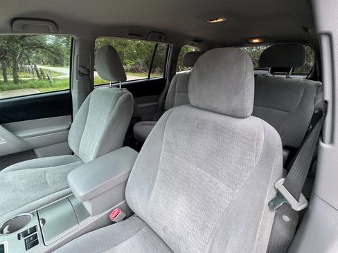 Used 2013 Toyota Highlander Plus FWD image 32