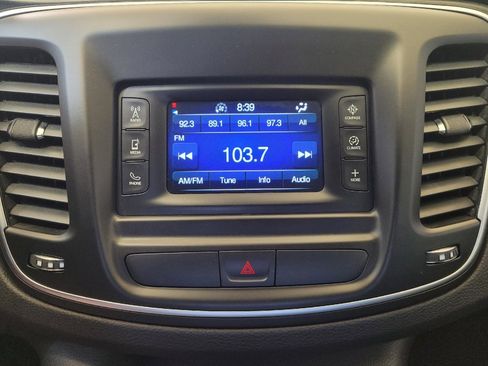 Used 2015 Chrysler 200 Limited FWD image 25