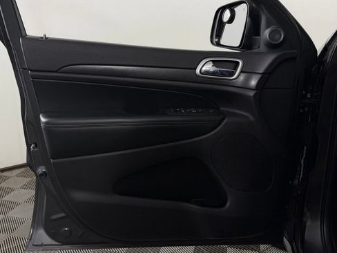 Used 2018 Jeep Grand Cherokee Altitude AWD/4WD image 14