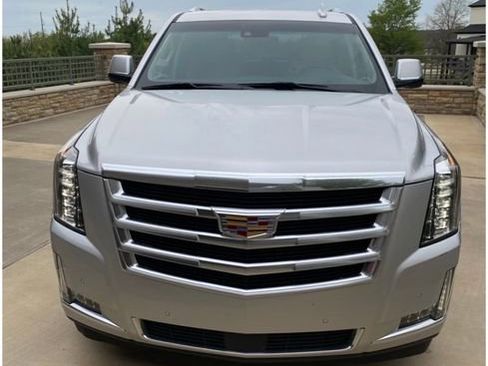 Used 2019 Cadillac Escalade Premium Luxury AWD/4WD image 6