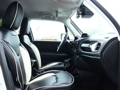 Used 2020 Jeep Renegade Latitude w/ Popular Equipment Group image 34