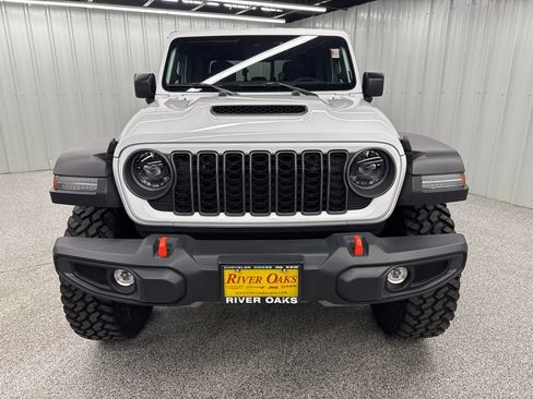 Used 2025 Jeep Gladiator Mojave w/ Convenience Group AWD/4WD image 2