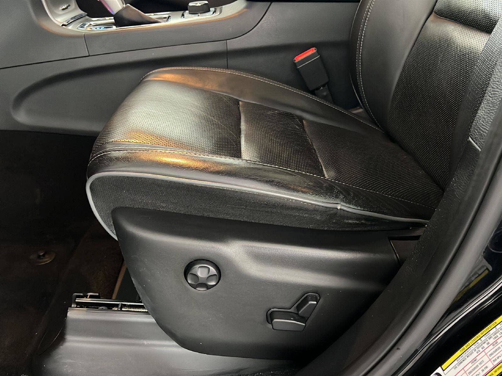 Used 2020 Jeep Grand Cherokee Overland AWD/4WD image 15