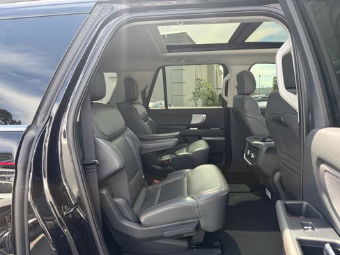 Used 2025 Ford Expedition Max Active AWD/4WD image 17