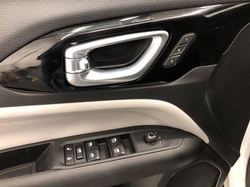 Certified 2025 Jeep Compass Limited w/ Elite Group image 17