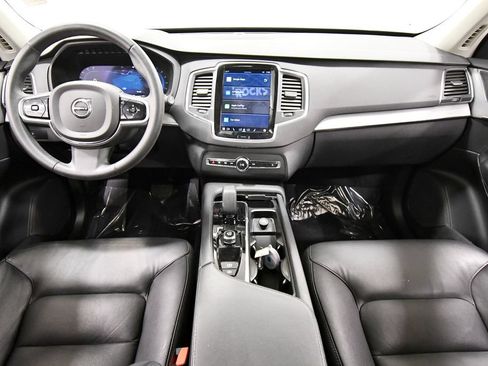 Used 2023 Volvo XC90 B5 Core AWD/4WD image 3