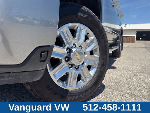 Used 2024 Chevrolet Silverado 3500 High Country w/ Technology Package AWD/4WD image 3