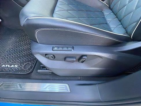 Used 2024 Volkswagen Atlas Cross Sport SEL Premium R-Line image 15
